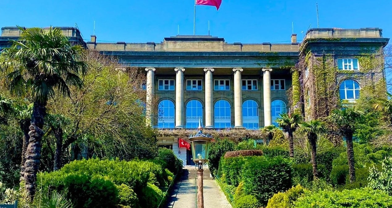 Beyaz yakalı özel okuldan koptu