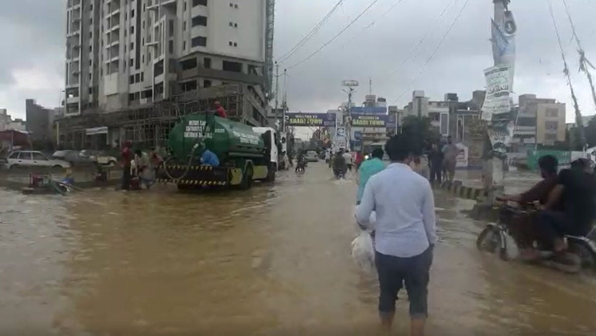 Erken uyarılar yetersiz kaldı! Pakistan’da sel yüzlerce kişi hayatını kaybetti