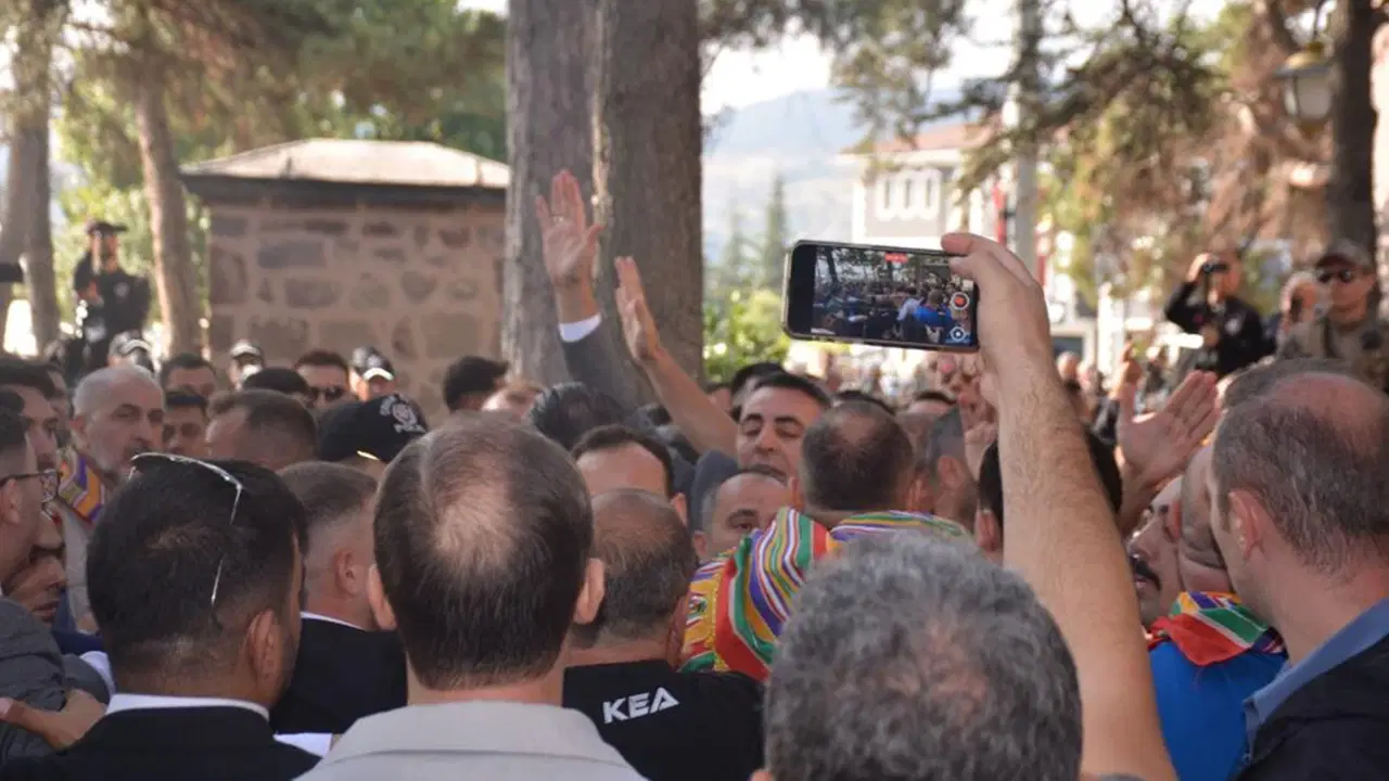 Ertuğrul Gazi anmasında gerginlik: Sözlü atışma yumruklu kavgaya dönüştü