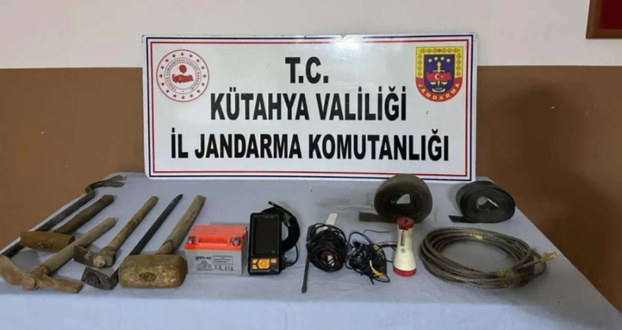 Kütahya’da kaçak kazı yapan 6 şüpheli yakalandı kutahyada kacak kazi yapan 6 supheli yakalandi HtLpzvR5