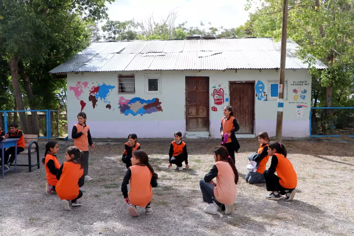 Öğretmenden Eğitici Duvar Sanatı