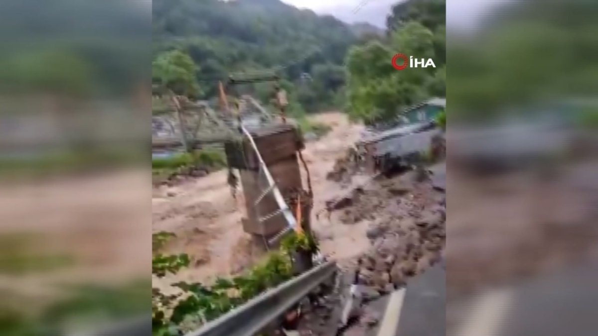 Hindistan’da şiddetli yağışlar 18 can aldı