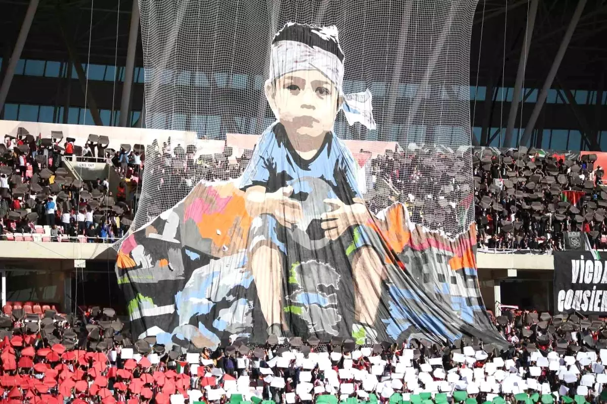 Sivasspor Taraftarından Anlamlı Koreografi