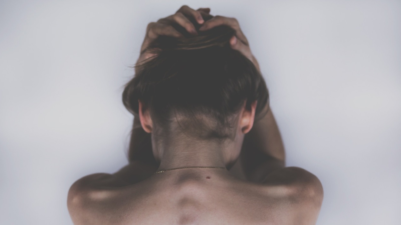 Uzmanı uyardı: Uykusuzluk ve alkol küme baş ağrılarını tetikleyebilir