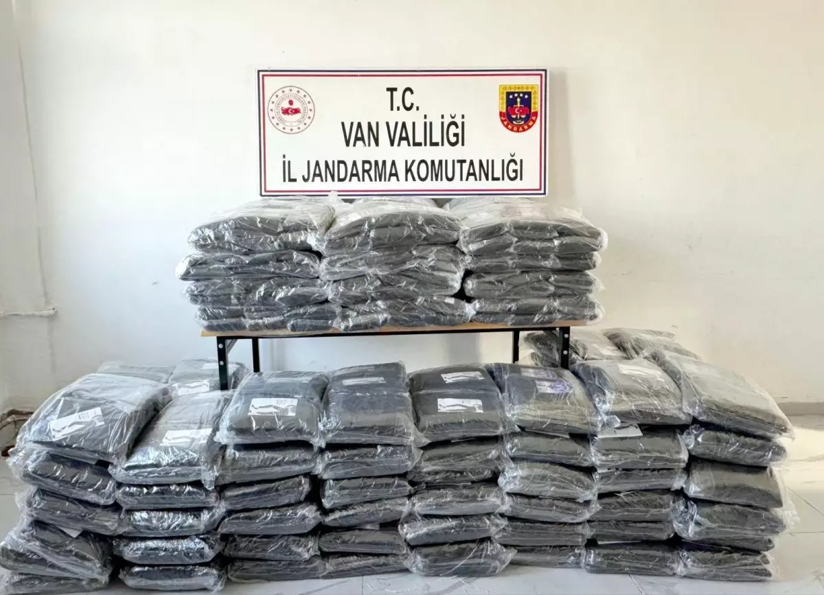 Van’da 1 Milyon Lira Değerinde Kaçak Eşya Ele Geçirildi