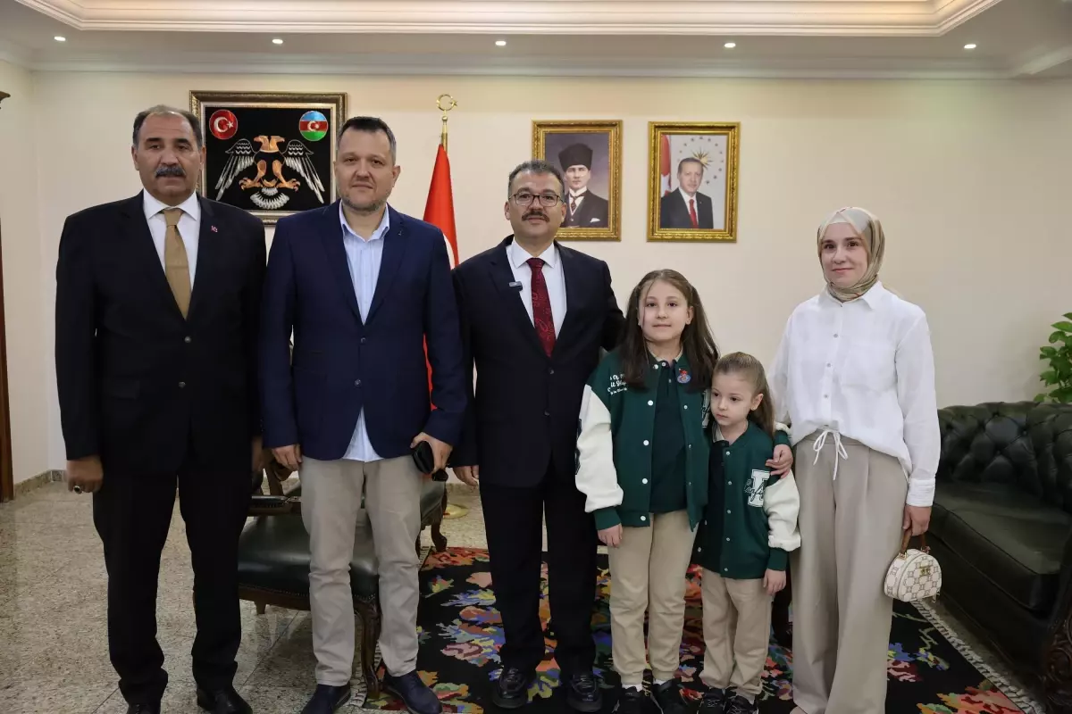 Yağmurda İstiklal Marşı’na Saygı yagmurda istiklal marsina saygi C1PW2jBE.jpg