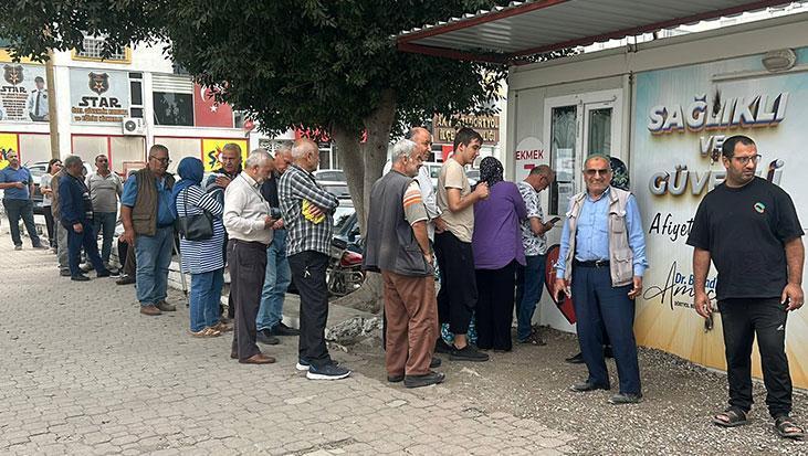 Burada ekmek 7 TL! Metrelerce kuyruk oluyor