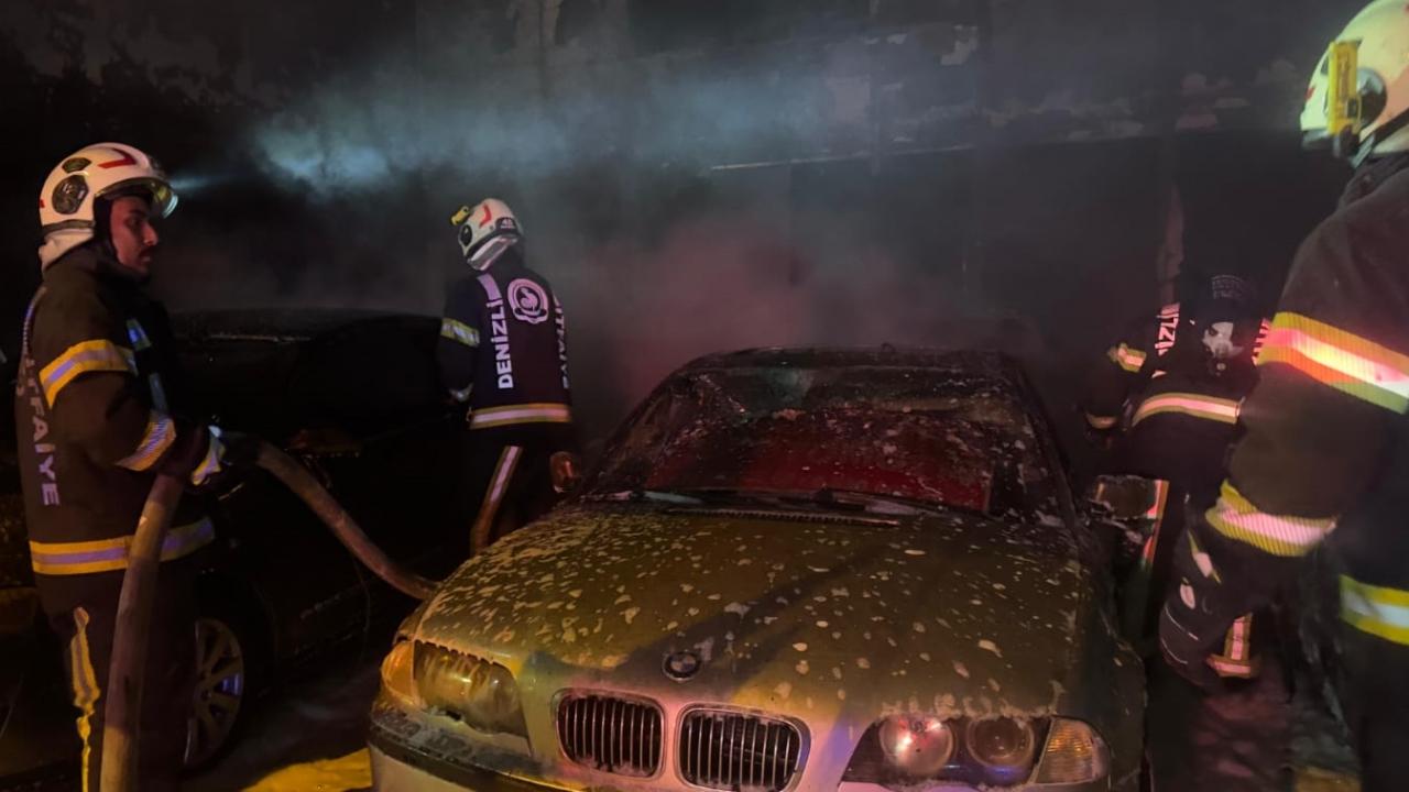 Denizli’de oto galeride çıkan yangında 5 araç hasar gördü