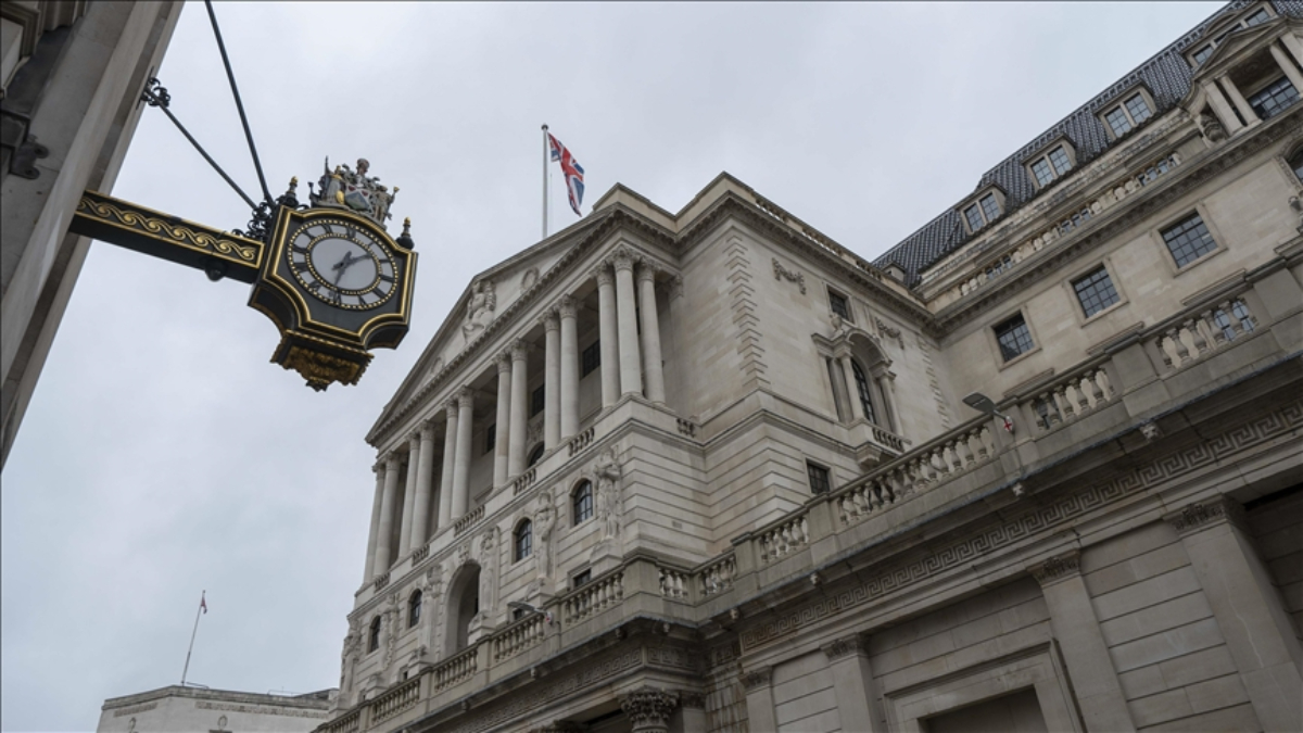İngiltere Merkez Bankası politika faizini sabit tuttu