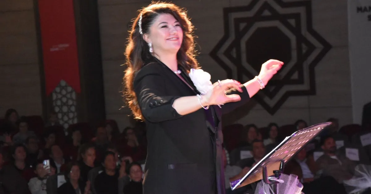 manisa yunusemre hemden sari zeybek konseri Vl5lBahP.webp