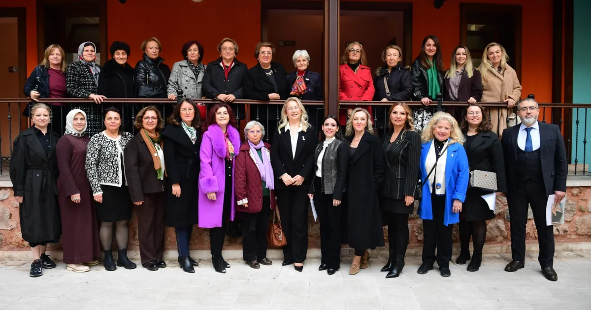 Cumhuriyetin eğitimci ilk kadın milletvekilleri Osmangazi’de konuşuldu