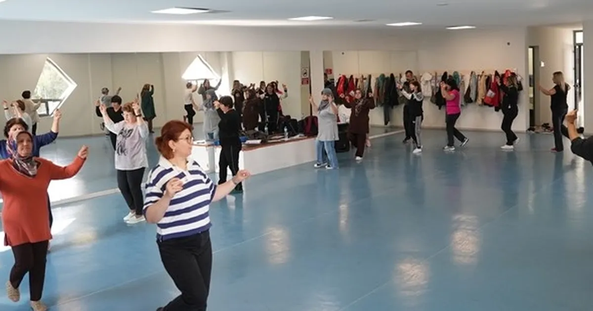 Denizli’de akadınlara zeybek kursu başladı