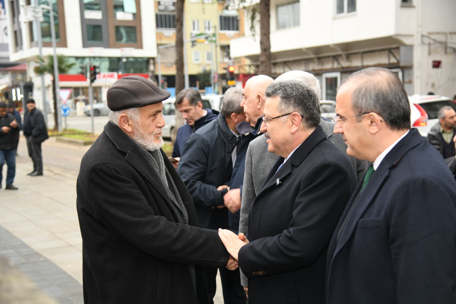 Başkan Genç Araklı'da Esnaf Ve Vatandaşı Dinledi
